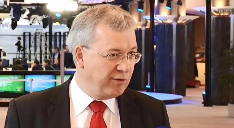 Markus Ferber, il tedesco re degli euroburocrati minaccia l'Italia: "Arriverà la troika"