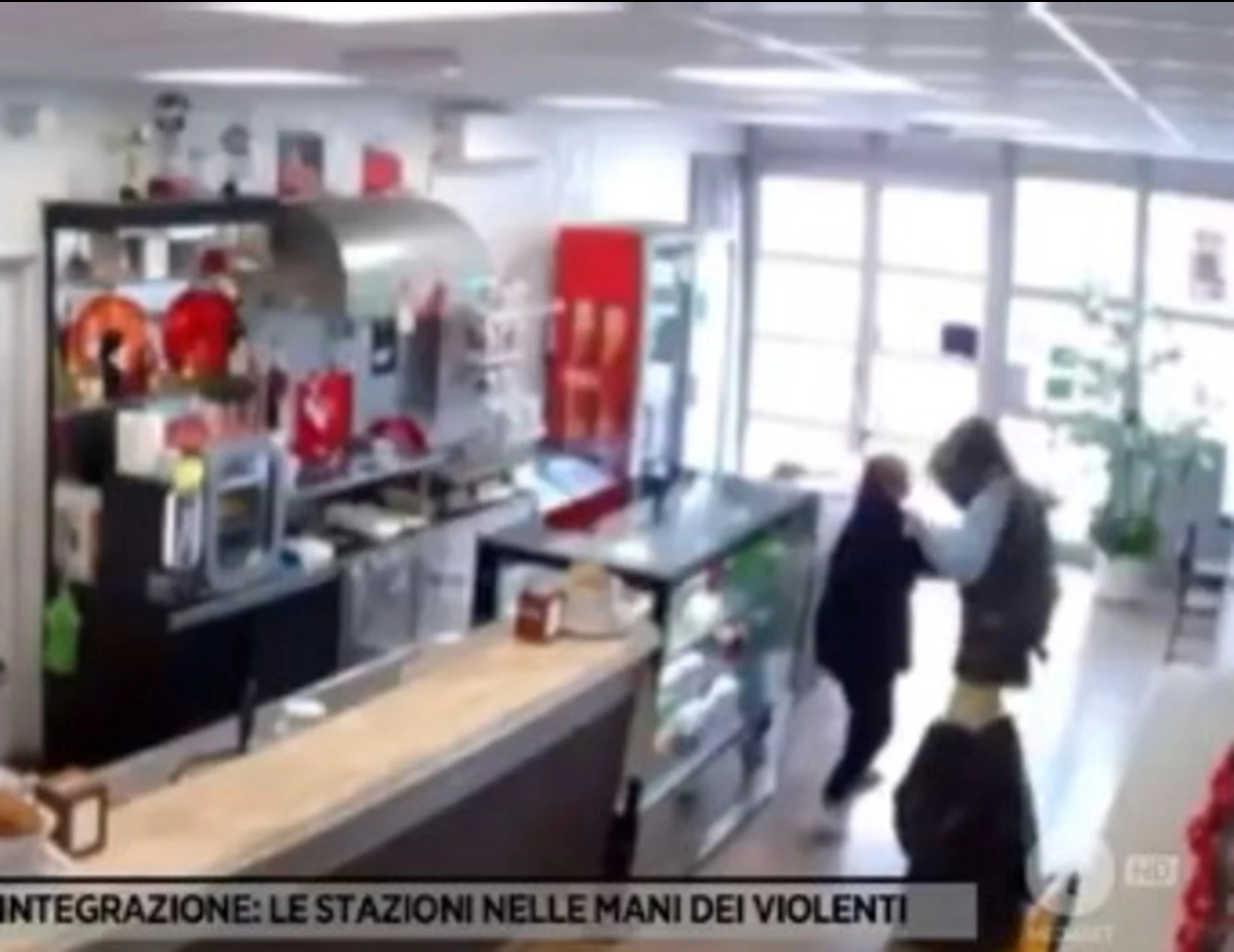 Fuori dal coro, Esther aggredita dall'immigrato: "Io stavolta mi difendo!"