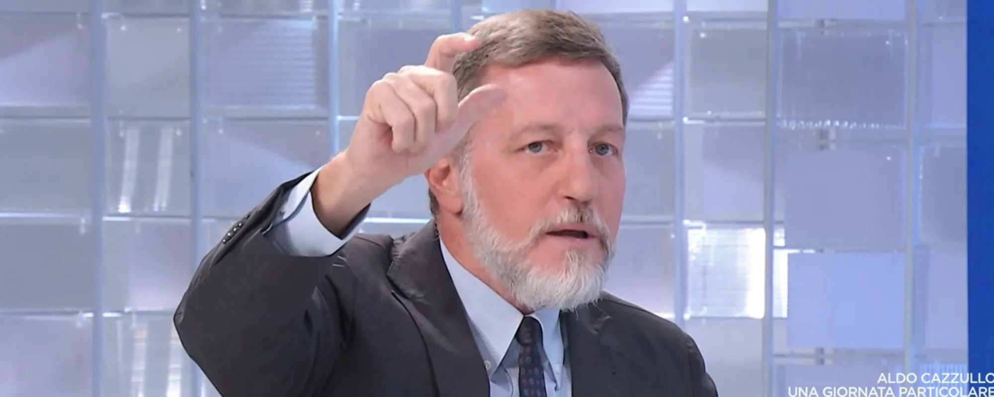 "Sono pronto a darmi fuoco": Giannini si copre di ridicolo a La7