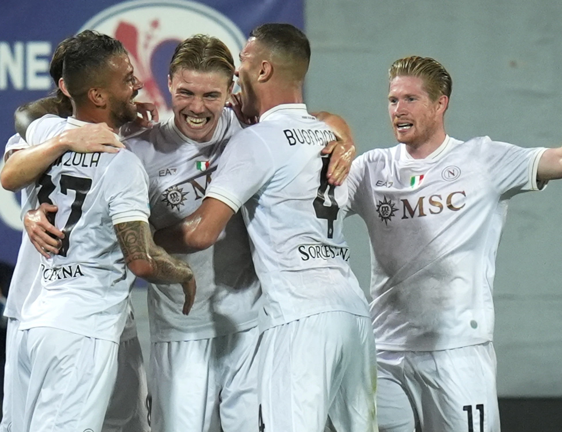 Napoli, Fiorentina sconfitta 3 a 1: il rigore di De Bruyne apre le danze