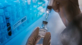 Coronavirus mutato, la versione ultra-contagiosa è già passata dalla Gran Bretagna all'Olanda