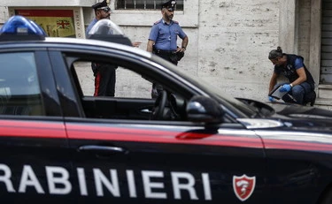 Perugia, 32enne non si ferma all'alt e finisce fuori strada: cosa gli trovano in auto