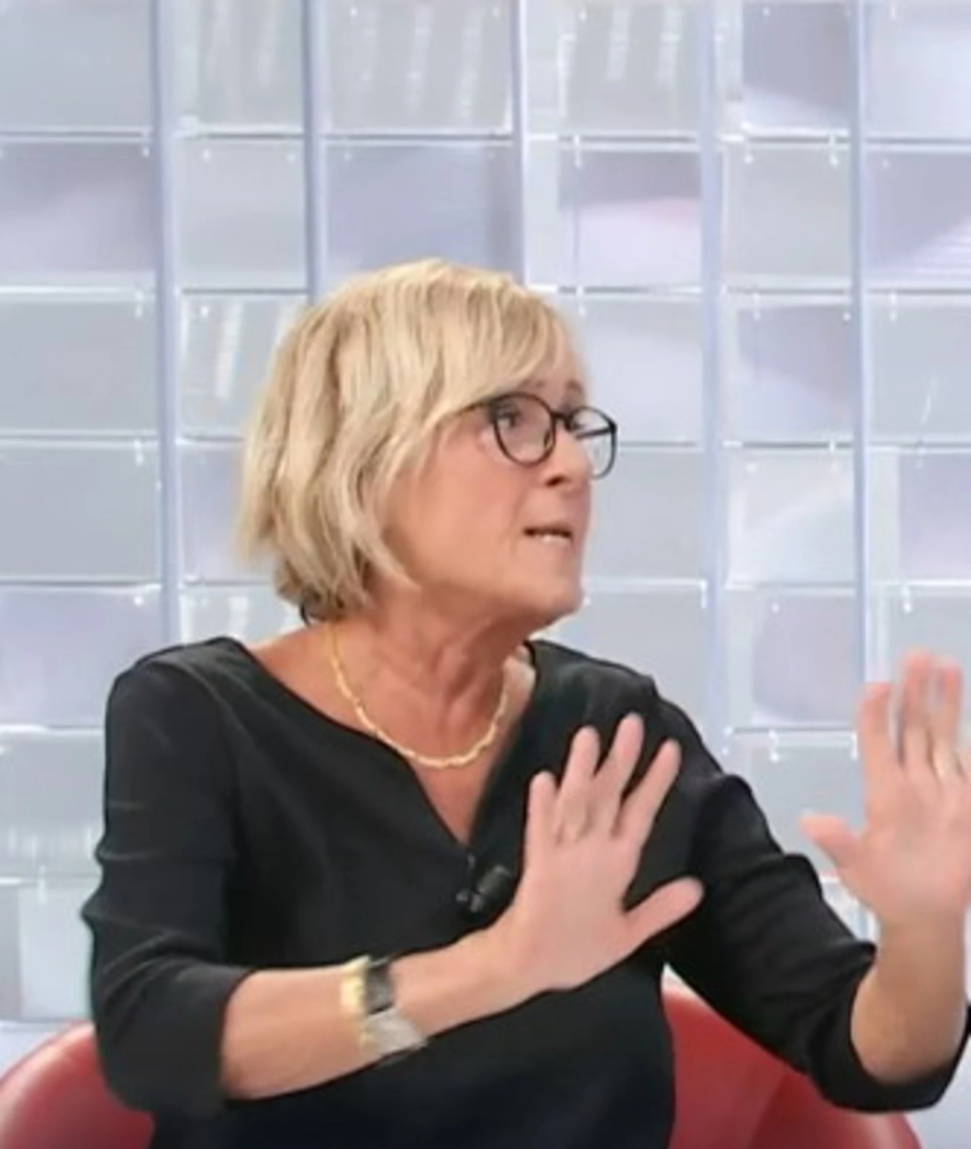 L'aria che tira, rissa Meli-Gubitosa: "Grillino isterico", "Non si permetta"