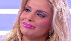 Francesca Cipriani, il racconto raccapricciante: "Il mio ex ha tentato di strangolarmi". Come l'ha ridotta