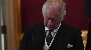 Re Carlo già condannato? Quell'indizio sul suo nome che spiega tutto