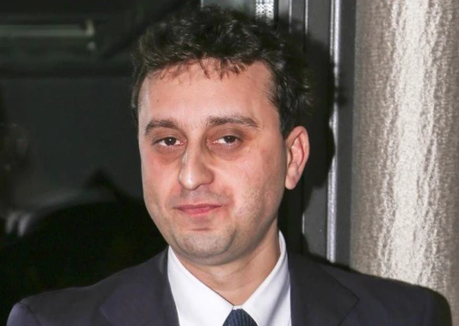 David Parenzo fuori controllo, insulti a caso nel cuore della notte contro Antonio Maria Rinaldi