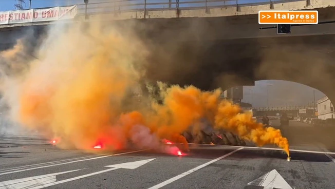 Sciopero generale, a Genova i blocchi dei portuali