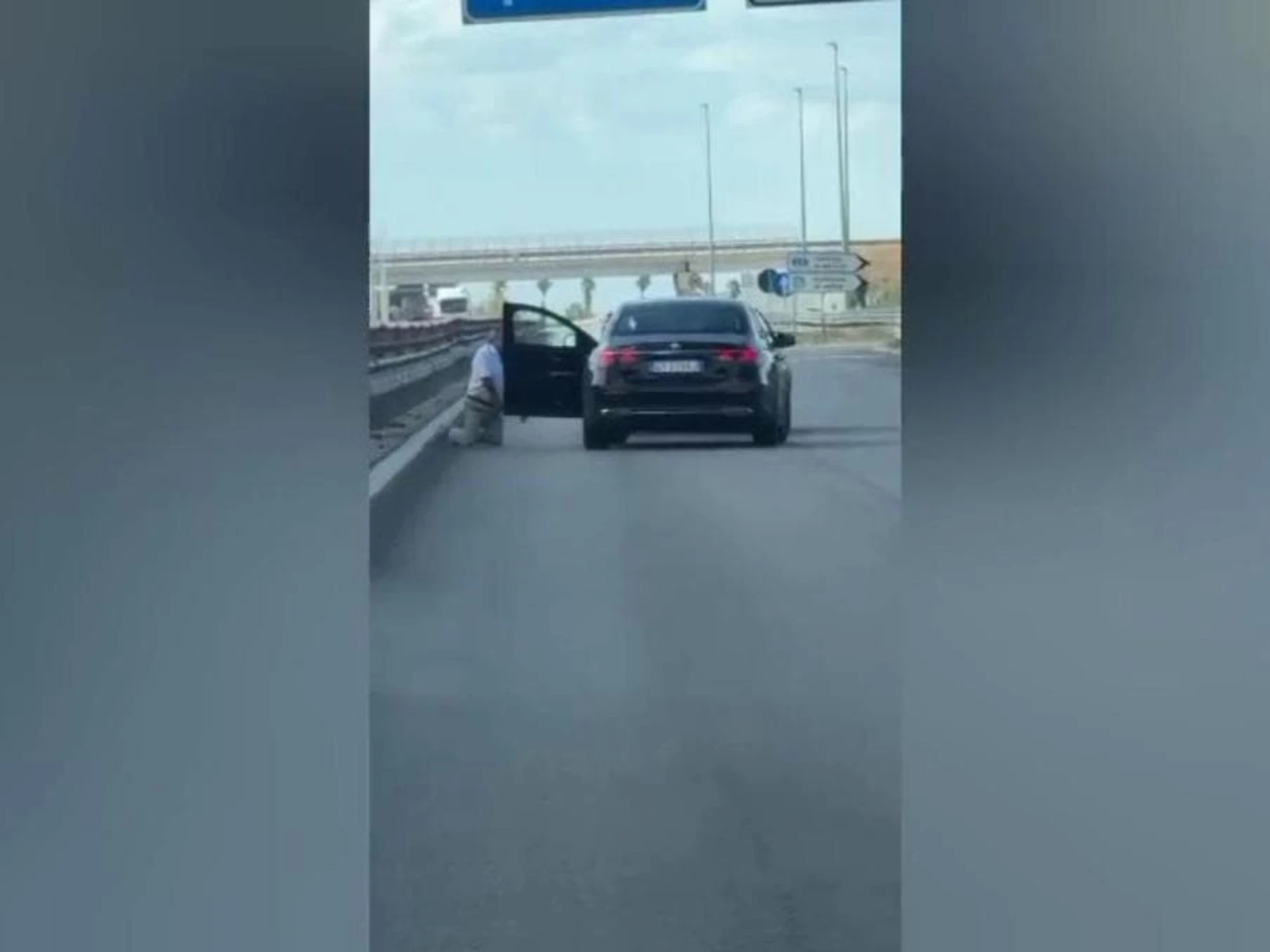 Cerignola, clamoroso assalto sulla Statale 16: lo lasciano in ginocchio per strada