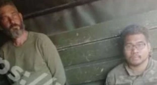 Ucraina, americani catturati dai russi? Spunta la foto con le mani legate