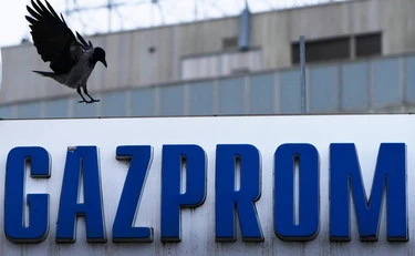 Iran, la giornata di guerra. Stoccaggi europei, le cifre-choc di Gazprom. Dubai, attacco alle banche