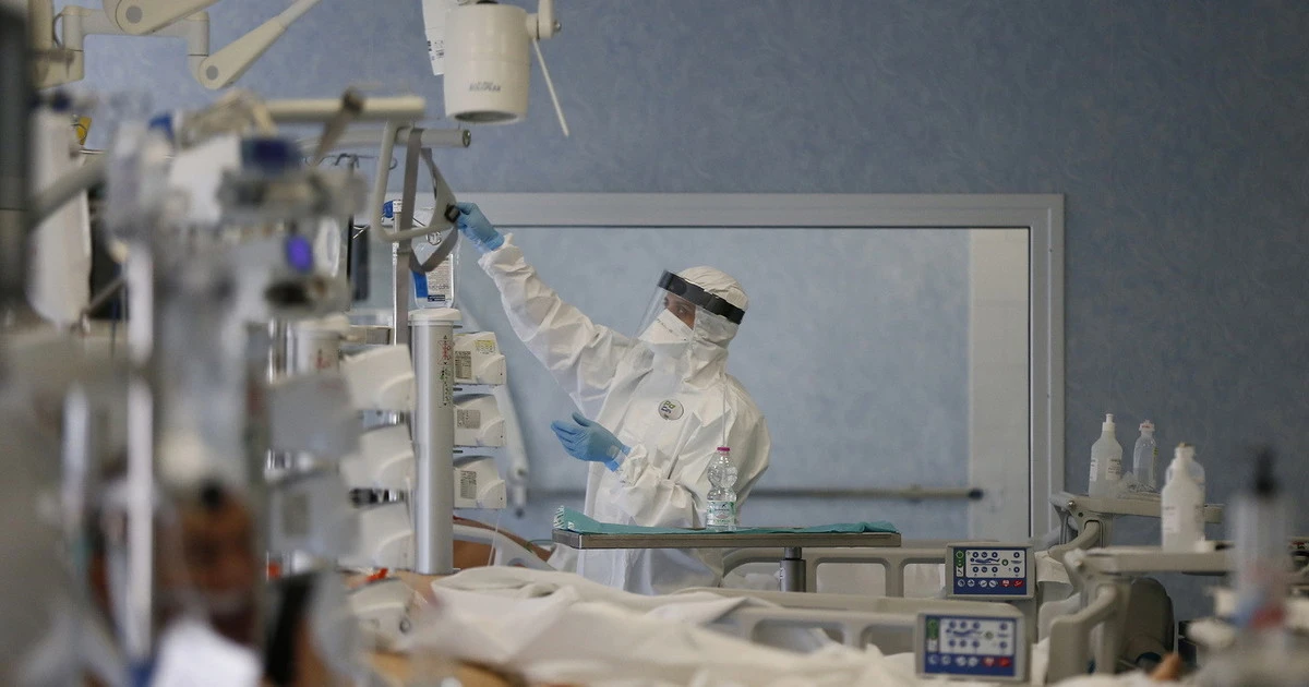 Bollettino 3 dicembre, 17mila contagi e 74 vittime. Allarme in corsia, non solo no-vax: "Chi sono i nuovi casi"