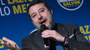 Rai, Salvini all'attacco: "Stipendi multi-milionari da rivedere"