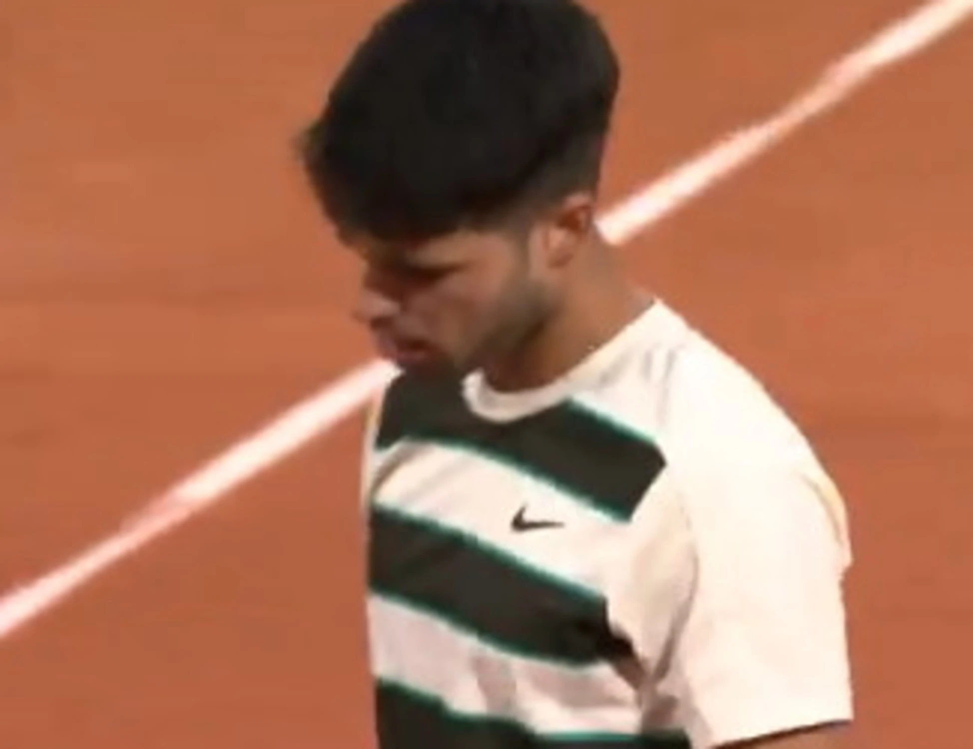 Alcaraz, spacconata al Roland Garros: "Devo chiedervi scusa"