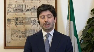 Coronavirus, stretta di Roberto Speranza: "Tampone obbligatorio per chi arriva dalla Francia"