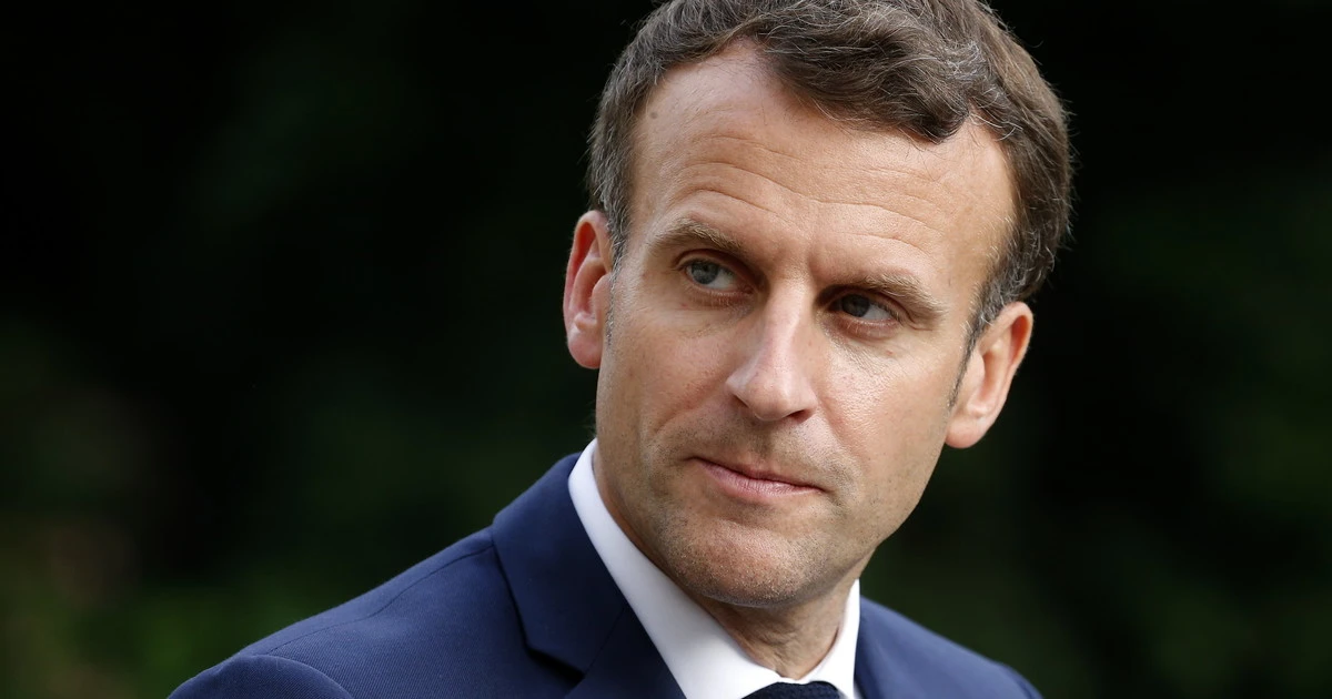 Quei fan imbarazzanti di Emmanuel Macron che aiutano Marine Le Pen: fuori tutti i nomi