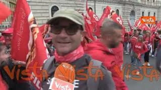 Leggi l'articolo: Le voci dei manifestanti al corteo della Cgil a Roma: "Siamo in una dittatura del capitale"