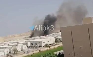 Iran, la diretta della guerra: "Bombardato il porto, cisterna in fiamme". Teheran, controffensiva senza quartiere