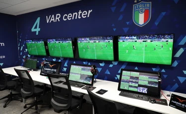 Gianluca Rocchi, il mistero degli operatori video in sala-Var: "Accordo di segretezza"