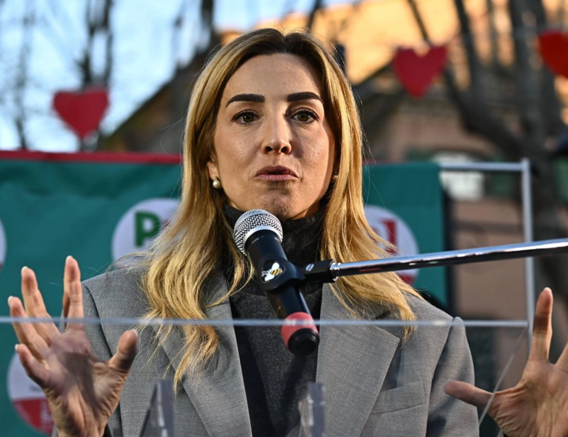 Silvia Salis "ha investito una donna al semaforo": Genova, è un caso politico