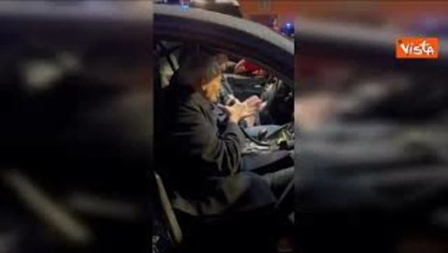 Gli auguri del Cardinal Zuppi alle volanti della Polizia bolognese nella notte di Natale