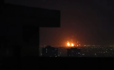 Iran, la giornata. "L'Iran mina lo stretto di Hormuz". Trump: "Conseguenze mai viste"