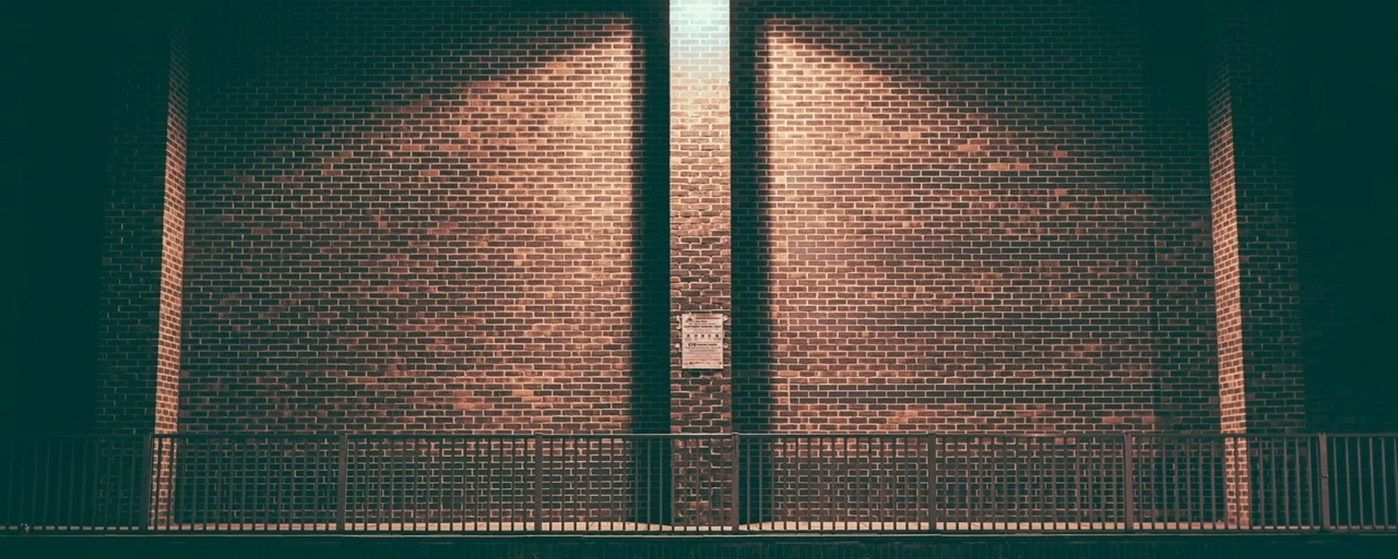 Droga la fidanzatina e abusa di lei in auto. Poi la frase agghiacciante