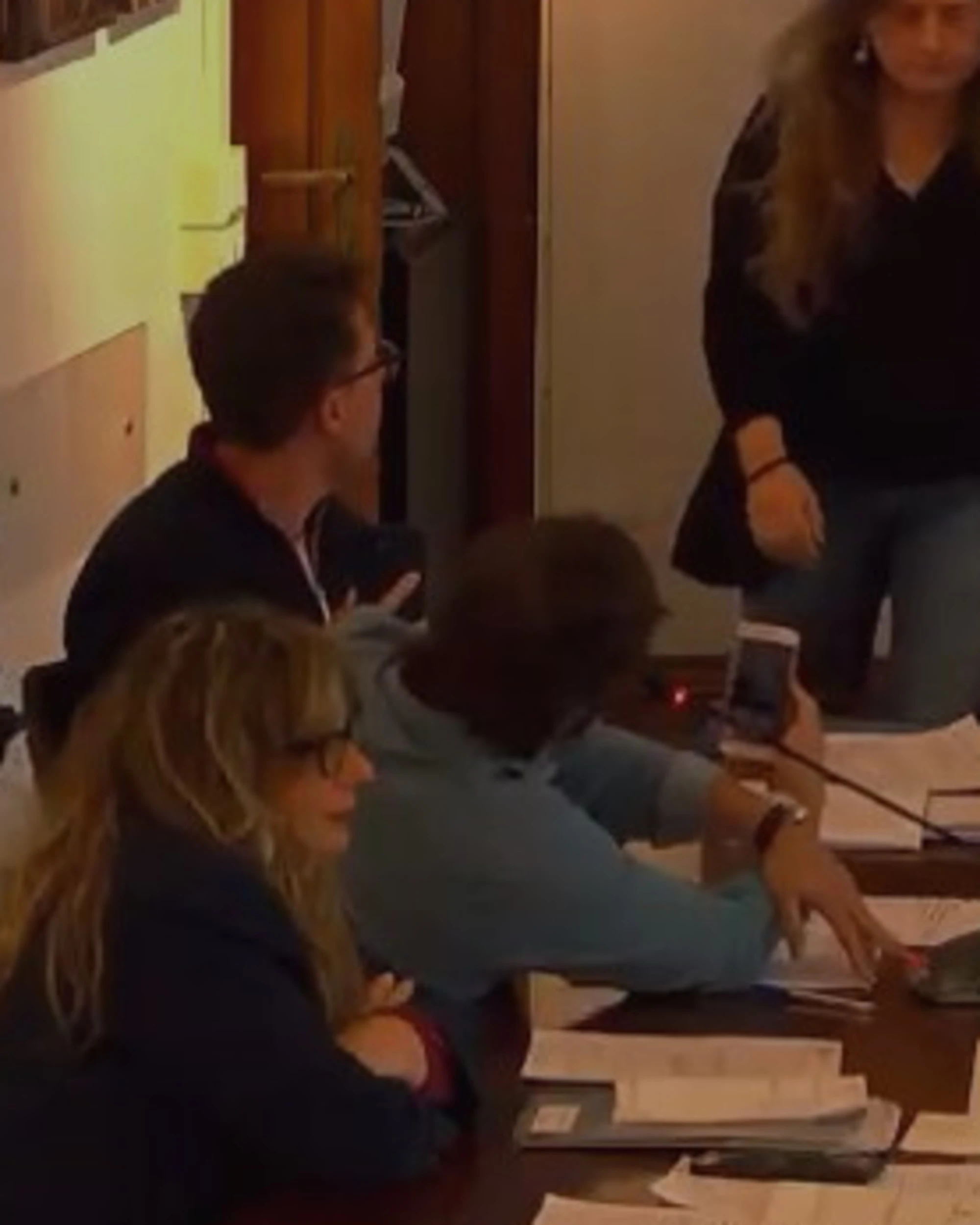 Impruneta, Pd sotto accusa: consigliere dell'opposizione fatto portare fuori dall'aula a forza