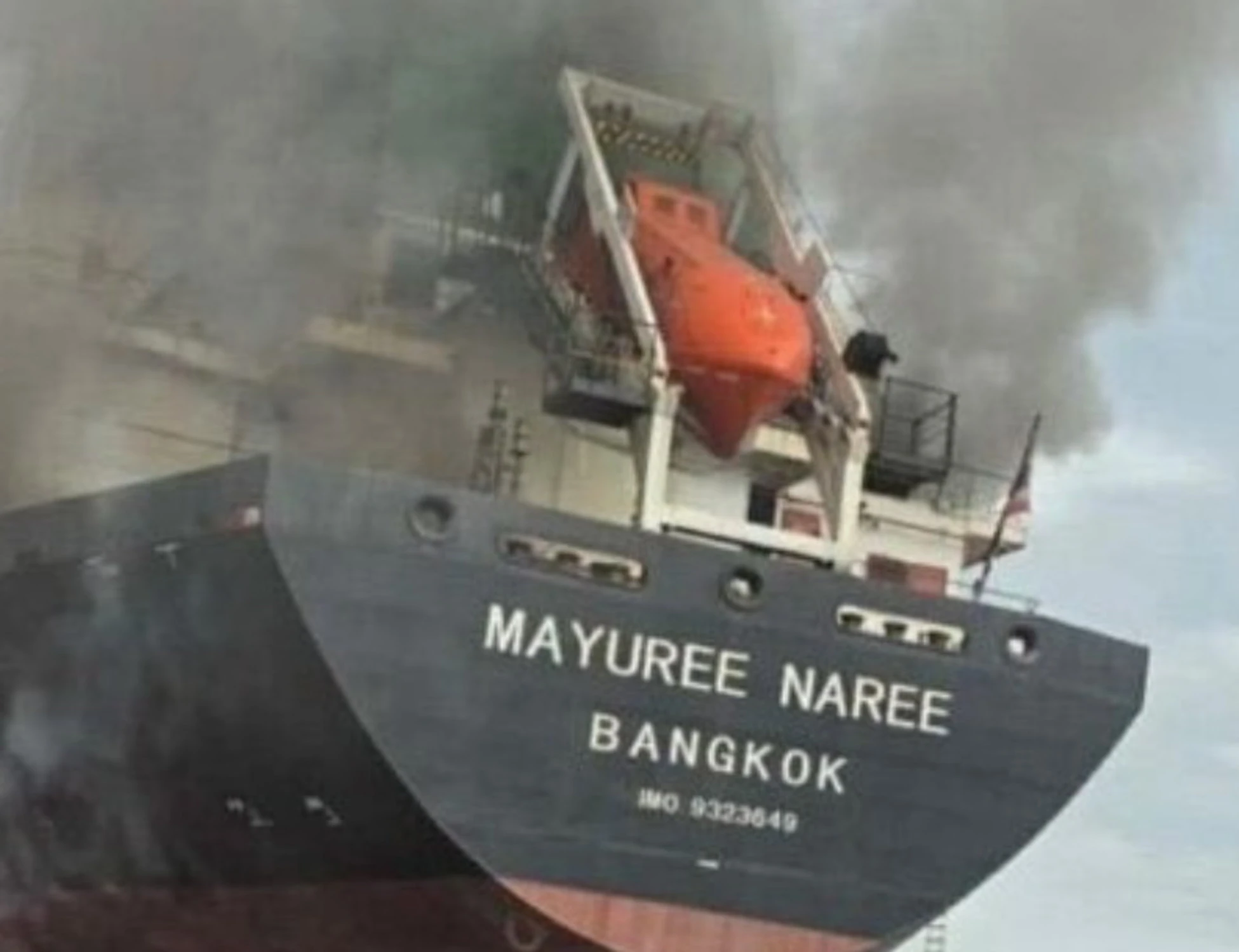 Iran, la guerra: "Resti umani su una nave nello Stretto di Hormuz"