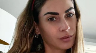 Melissa Satta, notate nulla di strano? Il dettaglio nella foto scatena il sospetto: è finita in disgrazia?