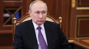 Putin "ha la sindrome di Cushing, guardate la sua faccia"