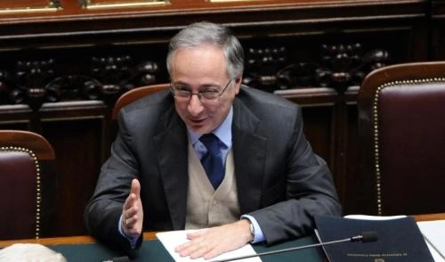 La linea del rigore si abbatte sulle telefonate: stop a quelle interurbane