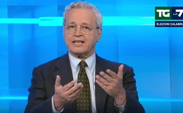 Enrico Mentana, la domanda per stanare i compagni: "Ditemi perché no"