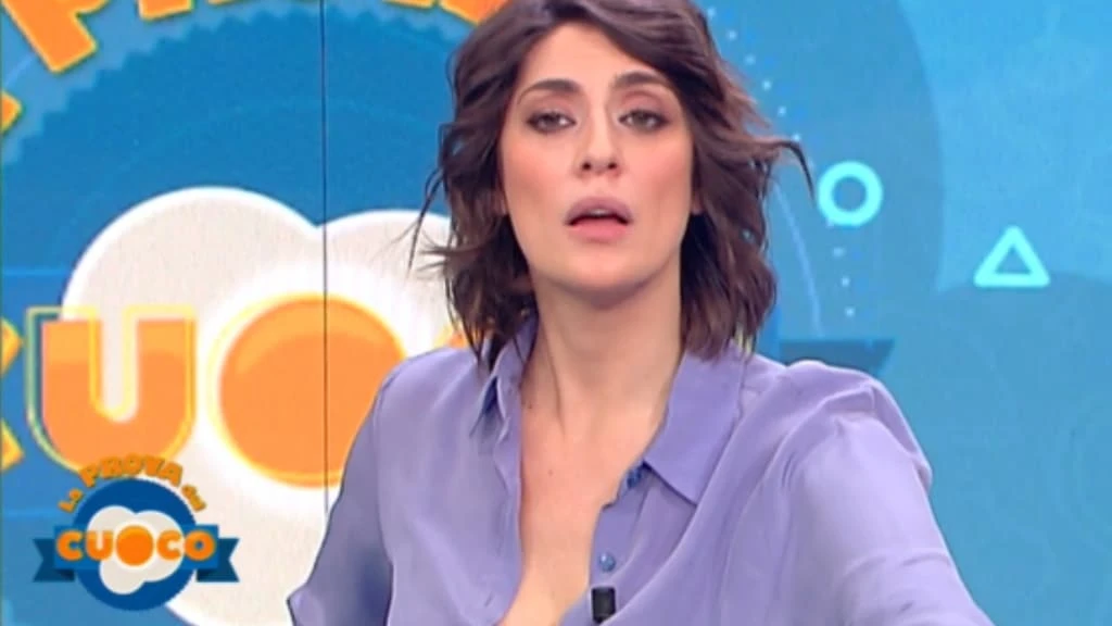 La prova del cuoco, il momento difficile di Elisa Isoardi: ecco perché Rai 1 si interroga
