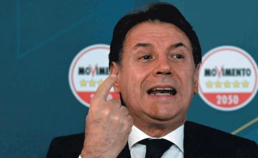 Conte scavalca Schlein: Giuseppe guida la campagna elettorale