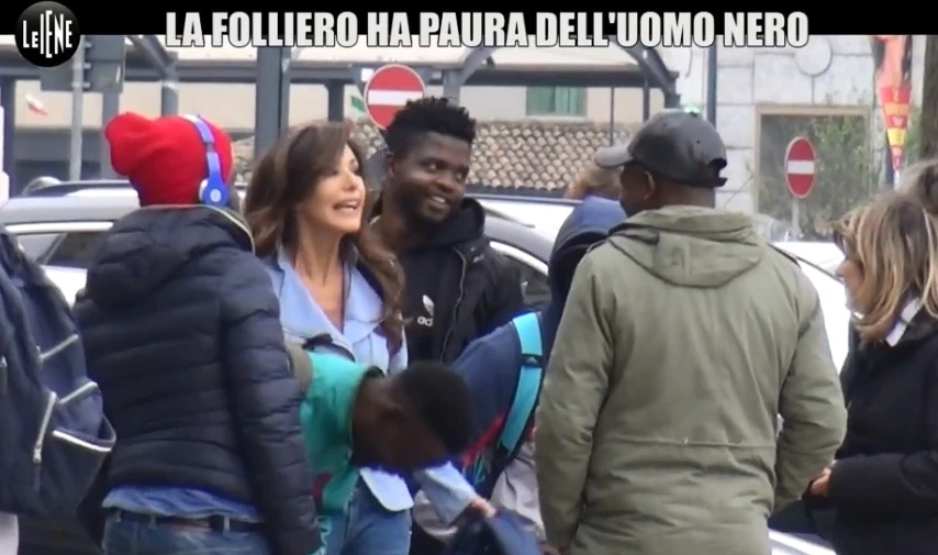 "Ci sono donne che hanno il c***". Raptus degli immigrati con Emanuela Folliero: caos a Milano