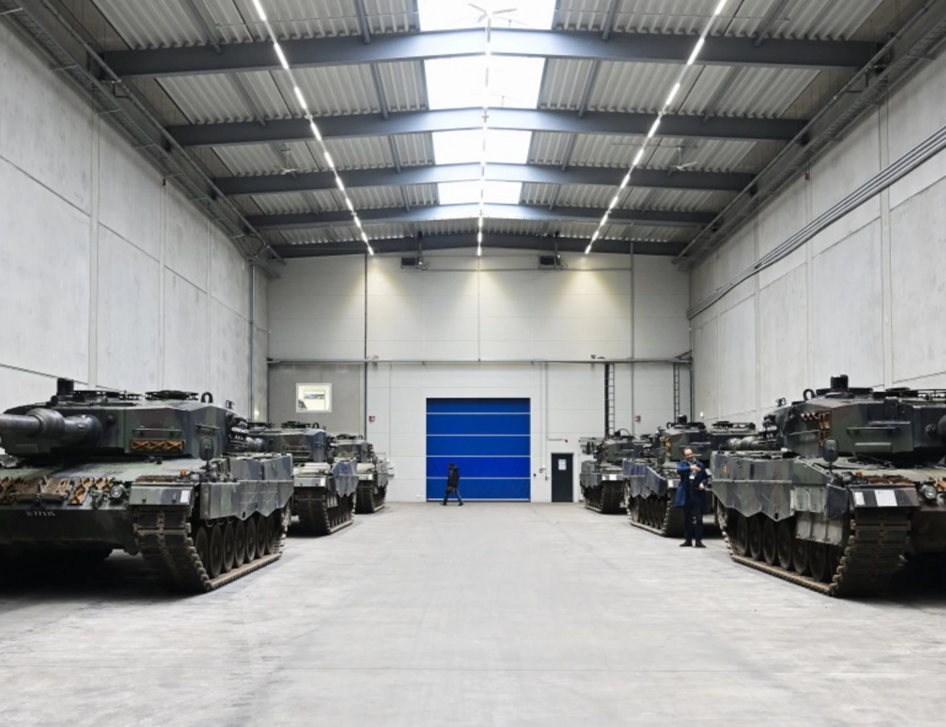 Carri armati, aerei, navi da guerra: Berlino si riarma