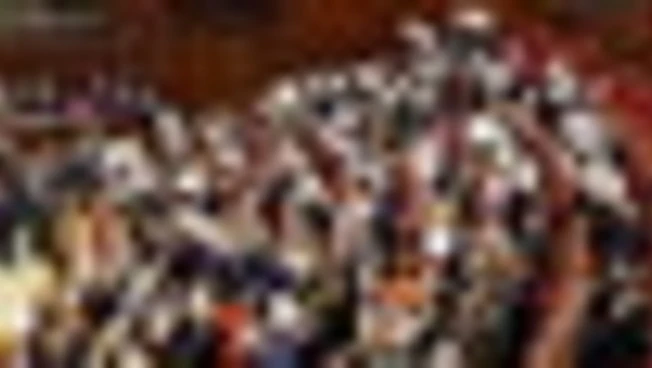 Protesta opposizioni alla Camera contro legge elettorale : "Legge truffa"