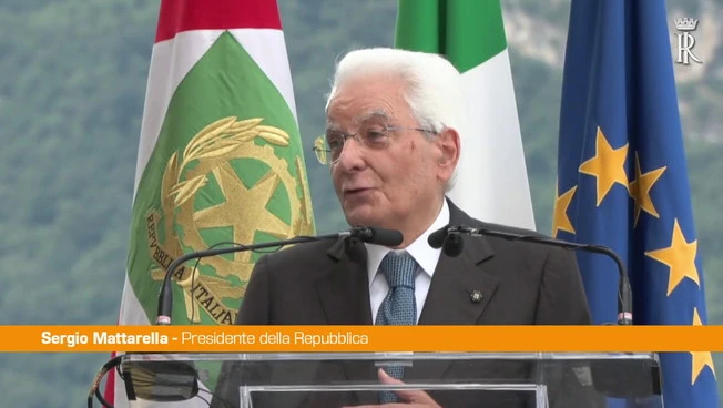 Mattarella "Con guerre ritornano ombre di periodi oscuri del passato"