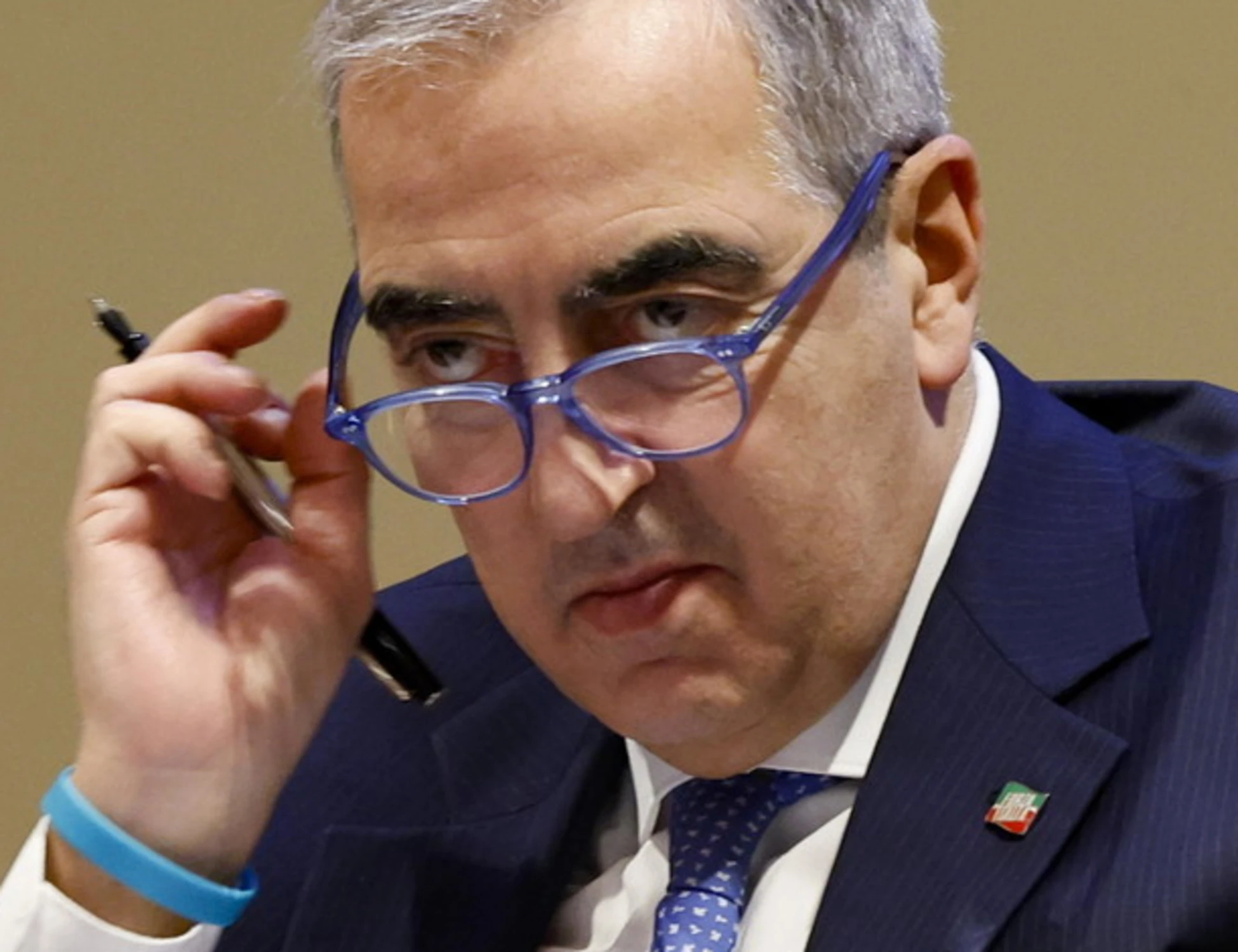 Maurizio Gasparri smaschera Report: "Tre repliche, mai visto prima"