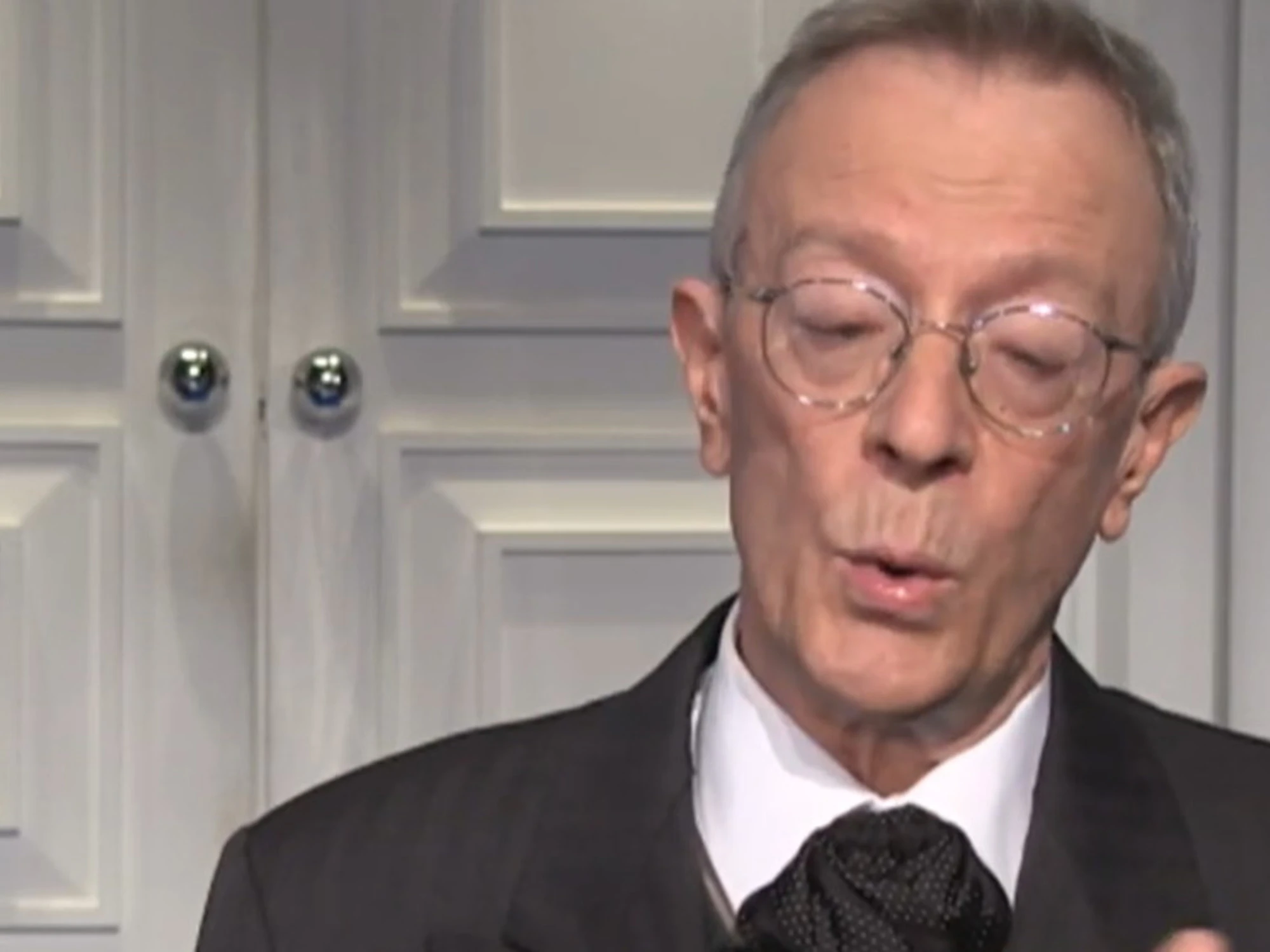 Porta a Porta, il maggiordomo si confessa: "Io, ruota di scorta. Come mi rivolgo a Vespa"