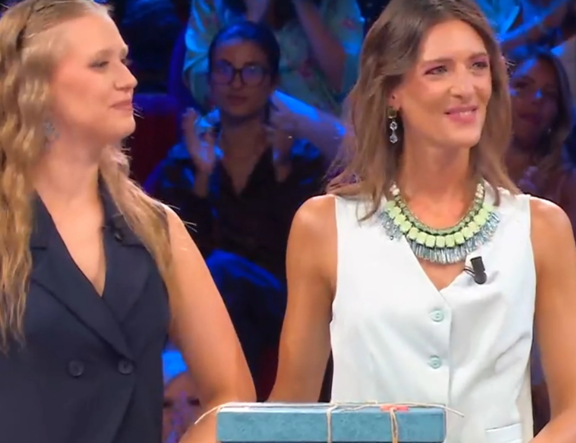 Affari Tuoi, "le parrucchiere erano in sciopero?": attacco-choc a Ilaria
