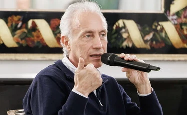Marco Travaglio-traveggole, si aggrappa a Pistoia: è messo peggio della Schlein