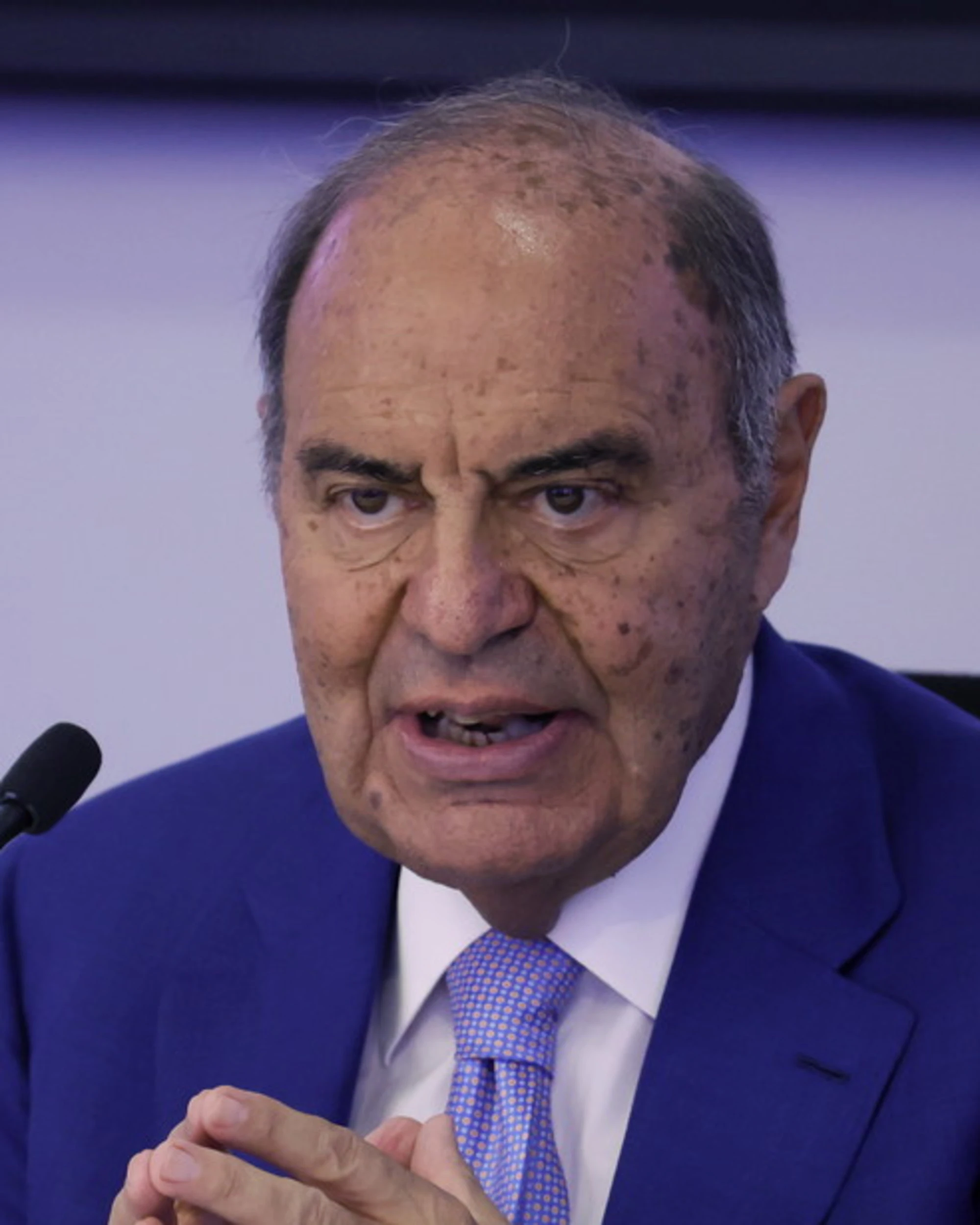 Bruno Vespa, la replica dopo le scritte-choc in Rai: "Ci vuole altro per intimidirmi"