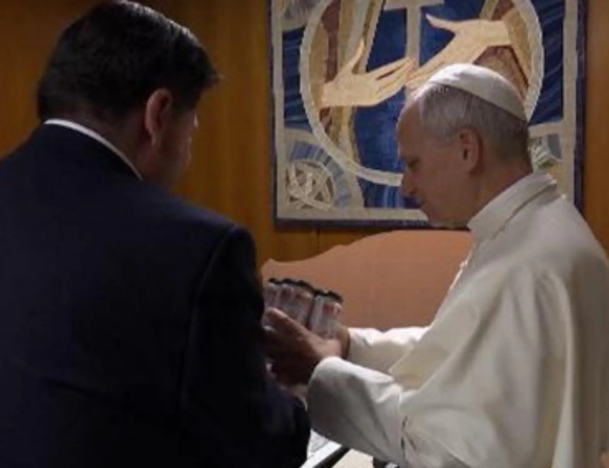 Leone XIV, in regalo casse di birra: sconcerto in Illinois