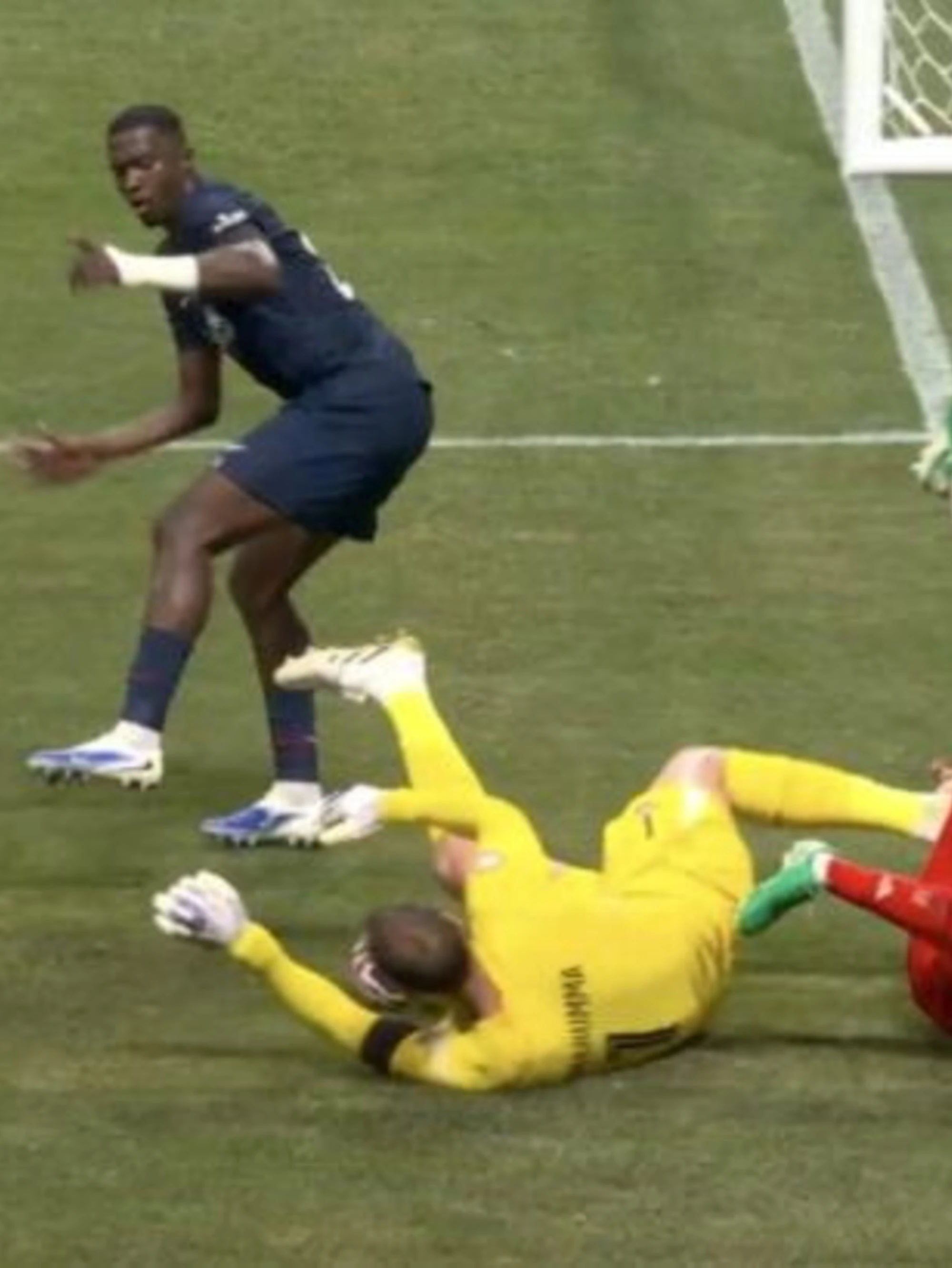 Donnarumma, esplode la bufera. Neuer lo inchioda: "Sapeva di far male"