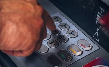 Bonifici bloccati dal 2 al 6 aprile: cosa accadrà, quali sono le alternative