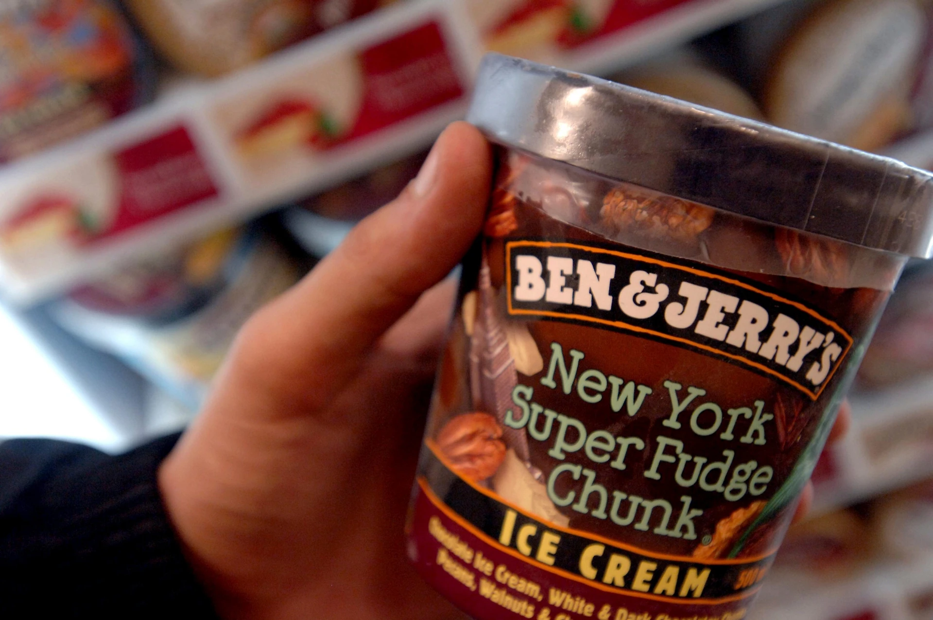 Trovato erbicida nel gelato, è bufera all'europarlamento