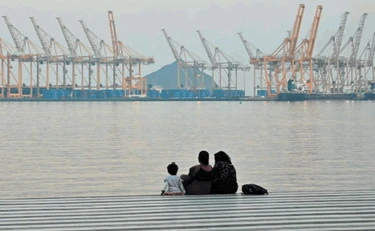 Il commercio mondiale appeso a Hormuz