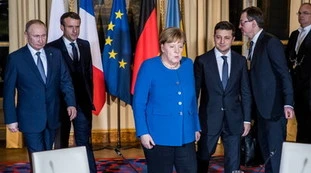 Angela Merkel, "cosa c'è dietro i tremori". La rivelazione: al primo incontro con Zelensky...
