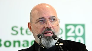 Stefano Bonaccini avvisa Zingaretti: "Alleanza con il M5s? Pd mai subalterno". Segretario corretto a tempo di record